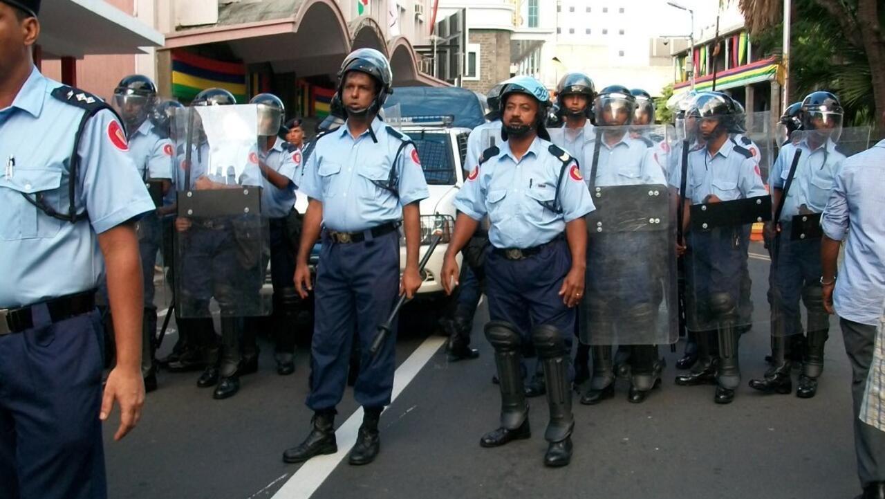 Rights groups in Mauritius wary as police extend powers under Covid-19